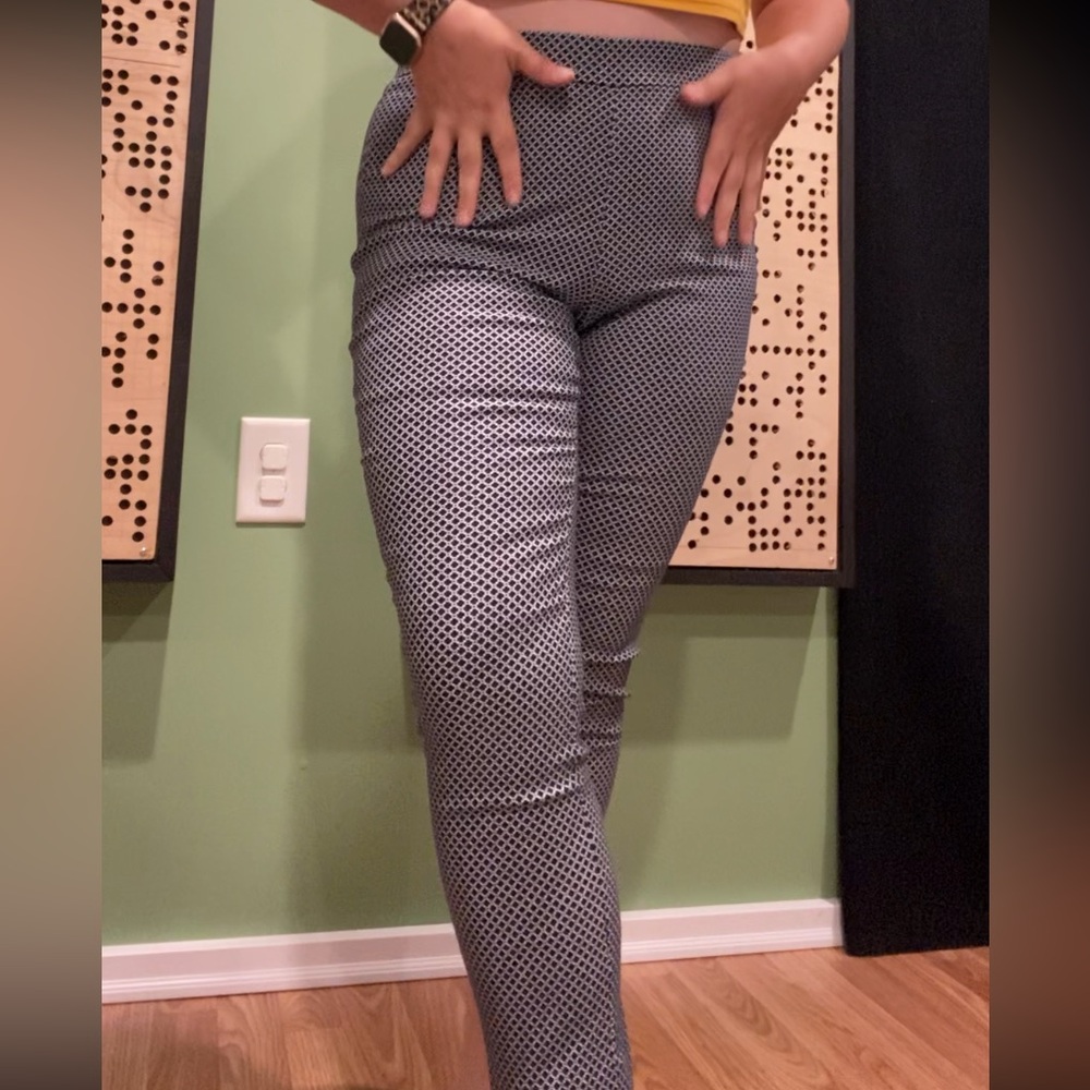 LAST CHANCE Rafaella Black and White Skinny Pants with Geometric Pattern